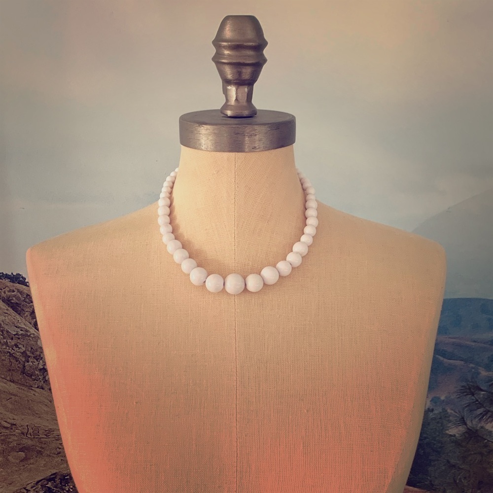 Women’s White beaded necklace